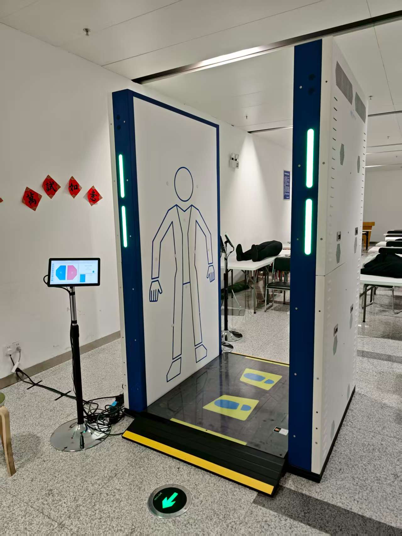 微度芯创HBS-7803D毫米波人体安检仪为民航安检保驾护航